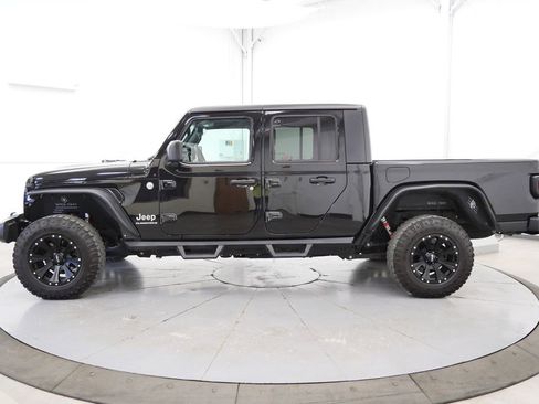 Used 2023 Jeep Gladiator Overland AWD/4WD image 4