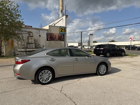 Used 2015 Lexus ES 350 w/ Luxury Package FWD image 13