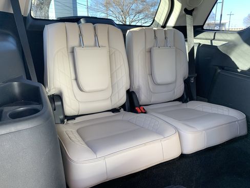 Used 2018 Ford Explorer Platinum image 33