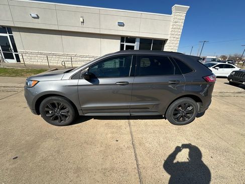 Used 2022 Ford Edge SE w/ Black Appearance Package image 4