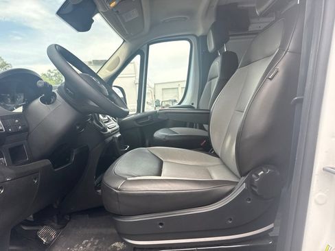 Used 2025 RAM ProMaster 2500 w/ Convenience Group FWD image 10