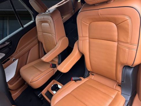Used 2023 Lincoln Aviator Black Label image 13
