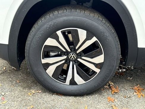 New 2026 Volkswagen Atlas SE image 8