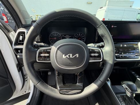 Certified 2022 Kia Sorento S w/ Panoramic Sunroof Package FWD image 12