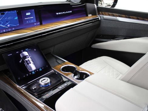 Certified 2025 Cadillac Escalade ESV Sport Platinum image 33