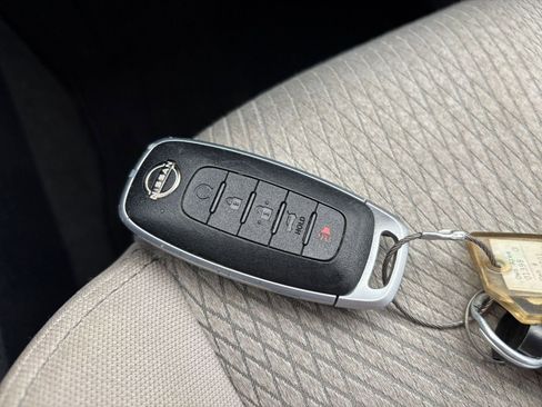 Used 2025 Nissan Rogue SV AWD/4WD image 21