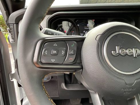 Used 2024 Jeep Wrangler Unlimited AWD/4WD image 11