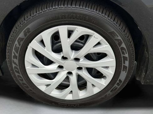 Used 2017 Toyota Corolla LE w/ Carpet Mat Package (TMS) FWD image 34