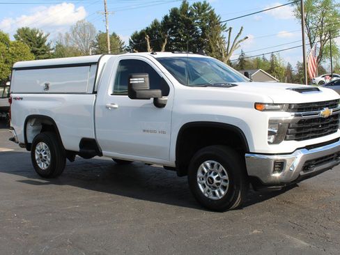 Used 2024 Chevrolet Silverado 2500 LT image 9