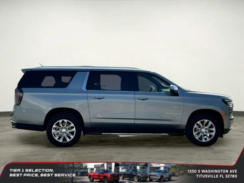 Used 2025 Chevrolet Suburban Premier RWD image 9