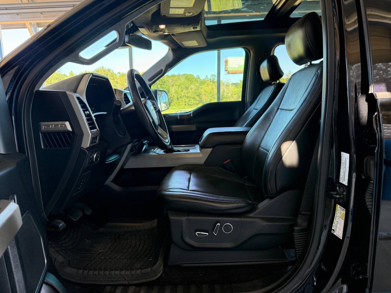 Used 2017 Ford F150 Lariat w/ Equipment Group 502A Luxury AWD/4WD image 16