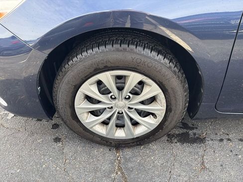 Used 2016 Toyota Camry LE image 7