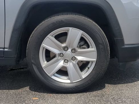 Used 2022 Jeep Compass Latitude w/ Sun and Sound Group FWD image 11