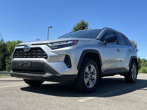 Used 2024 Toyota RAV4 LE AWD/4WD image 17