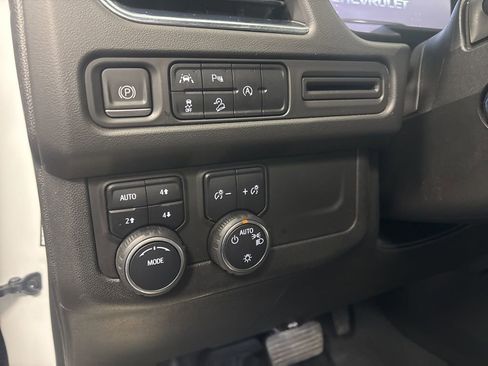 Used 2023 Chevrolet Suburban Premier AWD/4WD image 17