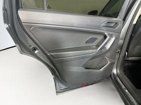 Used 2021 Volkswagen Tiguan SE FWD image 25