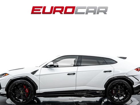 Used 2024 Lamborghini Urus Performante AWD/4WD image 2