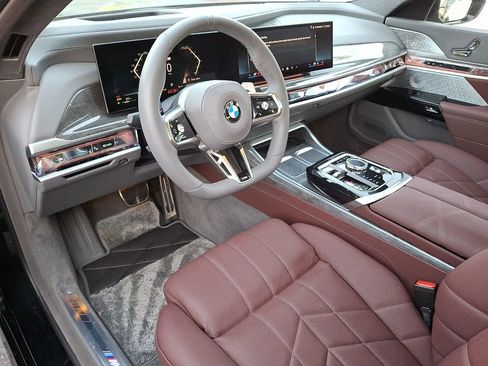 Used 2024 BMW 760i xDrive w/ Executive Package AWD/4WD image 9