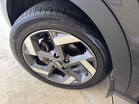 Used 2023 Hyundai Venue SEL image 38