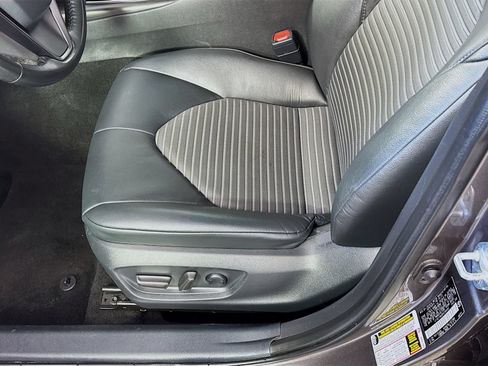 Used 2023 Toyota Camry SE FWD image 18