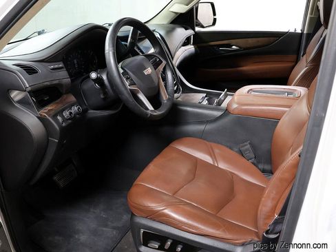 Used 2017 Cadillac Escalade ESV Premium Luxury image 10