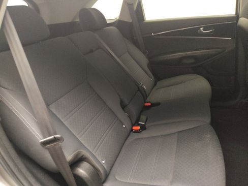 Used 2018 Kia Sorento LX image 19