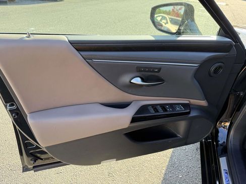 Used 2024 Lexus ES 300h w/ Premium Package image 13