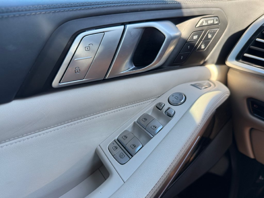 Used 2022 BMW X7 M50i AWD/4WD image 27