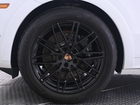 Used 2026 Porsche Cayenne S AWD/4WD image 11