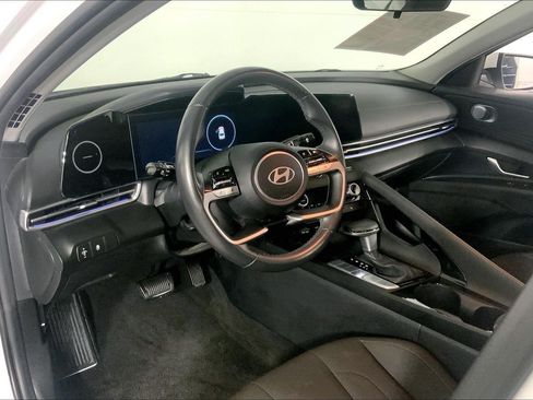 Used 2025 Hyundai Elantra SEL FWD image 14