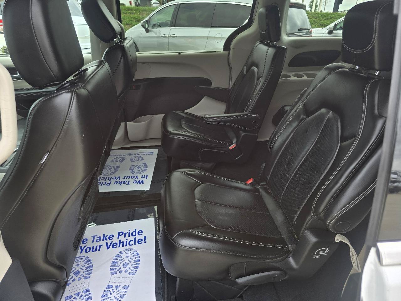 Used 2023 Chrysler Pacifica Touring-L FWD image 14