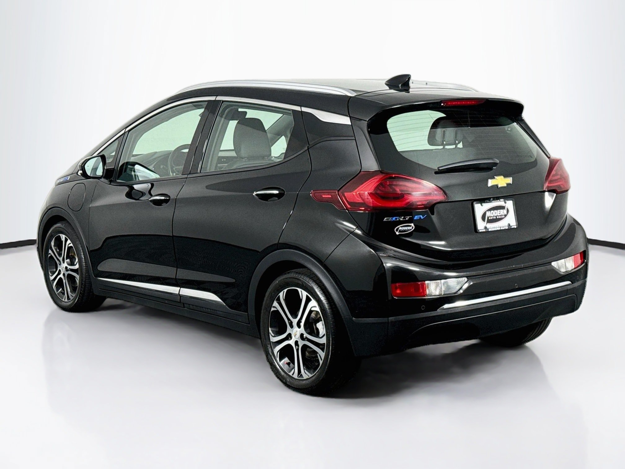 Used 2021 Chevrolet Bolt Premier w/ Infotainment Package FWD image 13