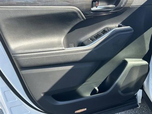 Used 2023 Toyota Highlander Platinum image 23