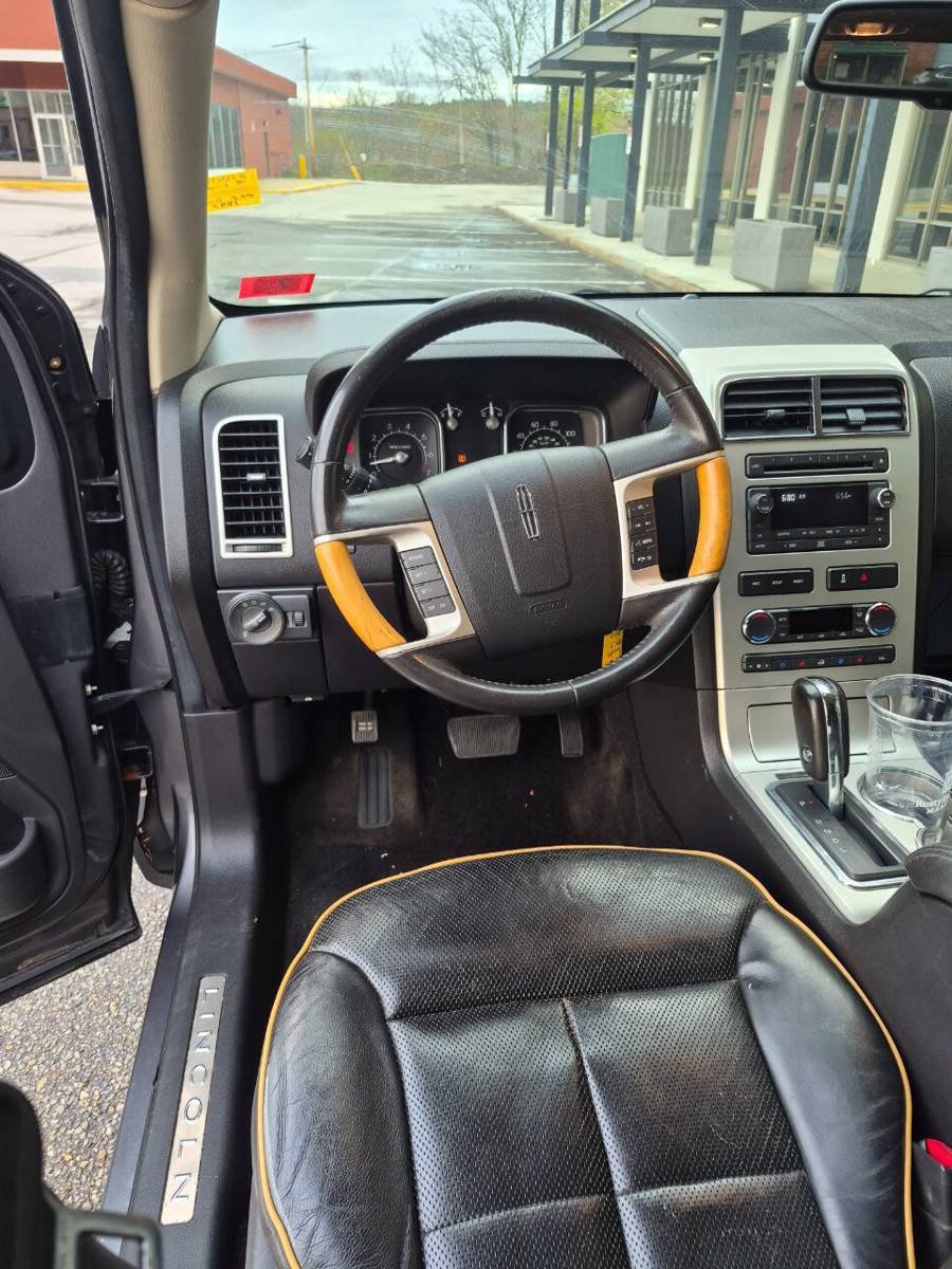 Used 2010 Lincoln MKX AWD image 16