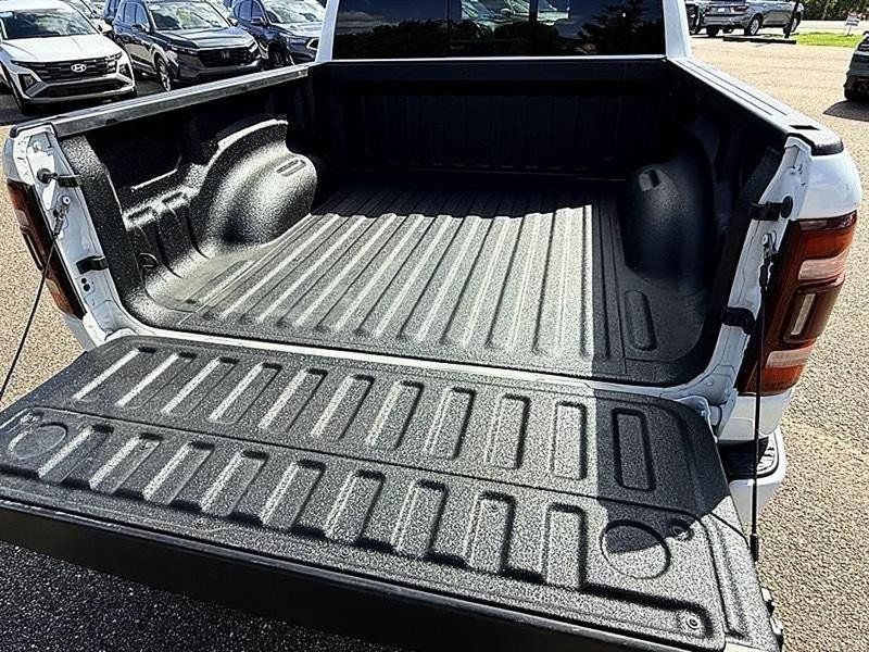 Used 2022 RAM 1500 Limited AWD/4WD image 14