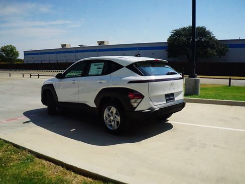 New 2027 Hyundai Kona SE FWD image 5