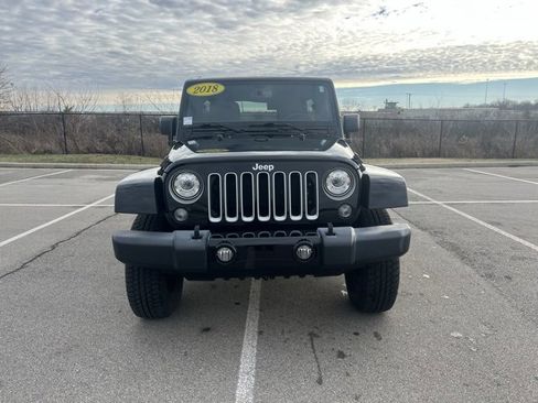 Used 2018 Jeep Wrangler Unlimited Sahara w/ Connectivity Group image 2