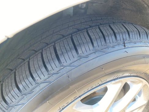 Used 2023 Chrysler Voyager LX FWD image 23