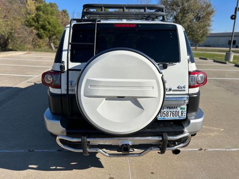 Used 2014 Toyota FJ Cruiser 4WD image 7