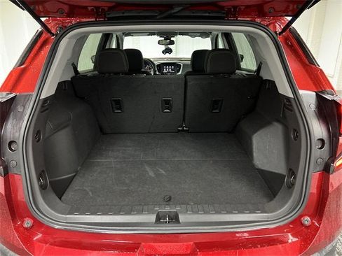 Used 2024 GMC Terrain SLE image 25