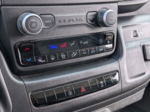 Used 2025 RAM ProMaster 2500 w/ Convenience Group FWD image 21