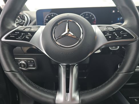 Used 2025 Mercedes-Benz GLA 250 4MATIC image 21