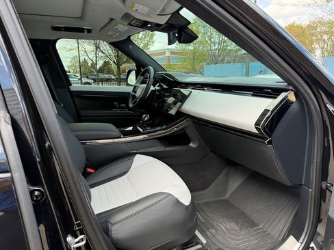 Used 2024 Land Rover Range Rover Sport AWD/4WD image 12