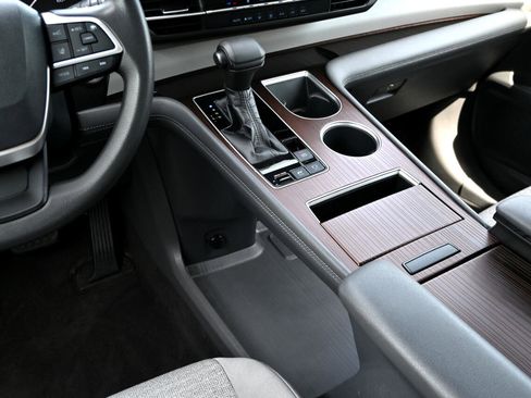 Used 2021 Toyota Sienna LE image 19