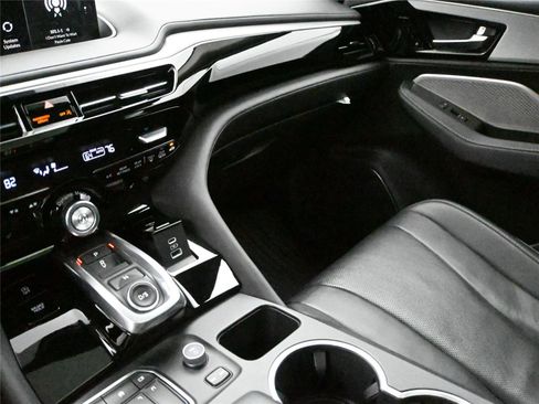 Certified 2024 Acura MDX SH-AWD w/Tech image 5