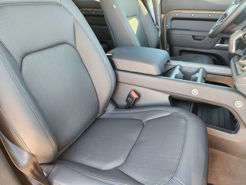 New 2026 Land Rover Defender 110 X-Dynamic SE image 13