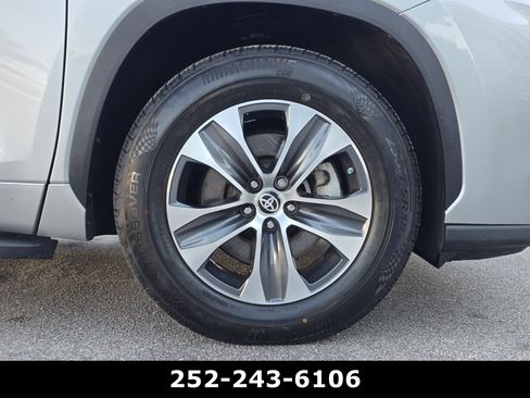 Used 2023 Toyota Highlander XLE FWD image 45