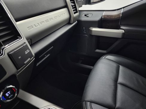 Used 2022 Ford F250 Lariat w/ Chrome Package image 12