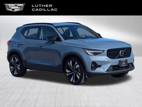 Used 2023 Volvo XC40 B5 Plus w/ Protection Package Premier AWD/4WD image 1