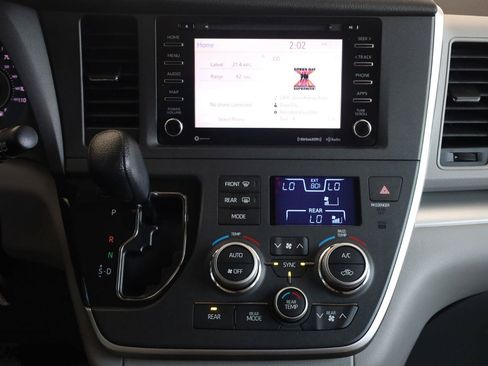 Used 2020 Toyota Sienna LE FWD image 36